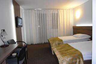 Отель Hotel Junior Замосць Двухместный номер с 1 кроватью или 2 отдельными кроватями-3