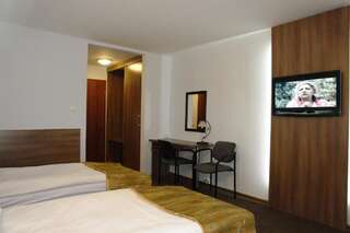 Отель Hotel Junior Замосць Двухместный номер с 1 кроватью или 2 отдельными кроватями-6